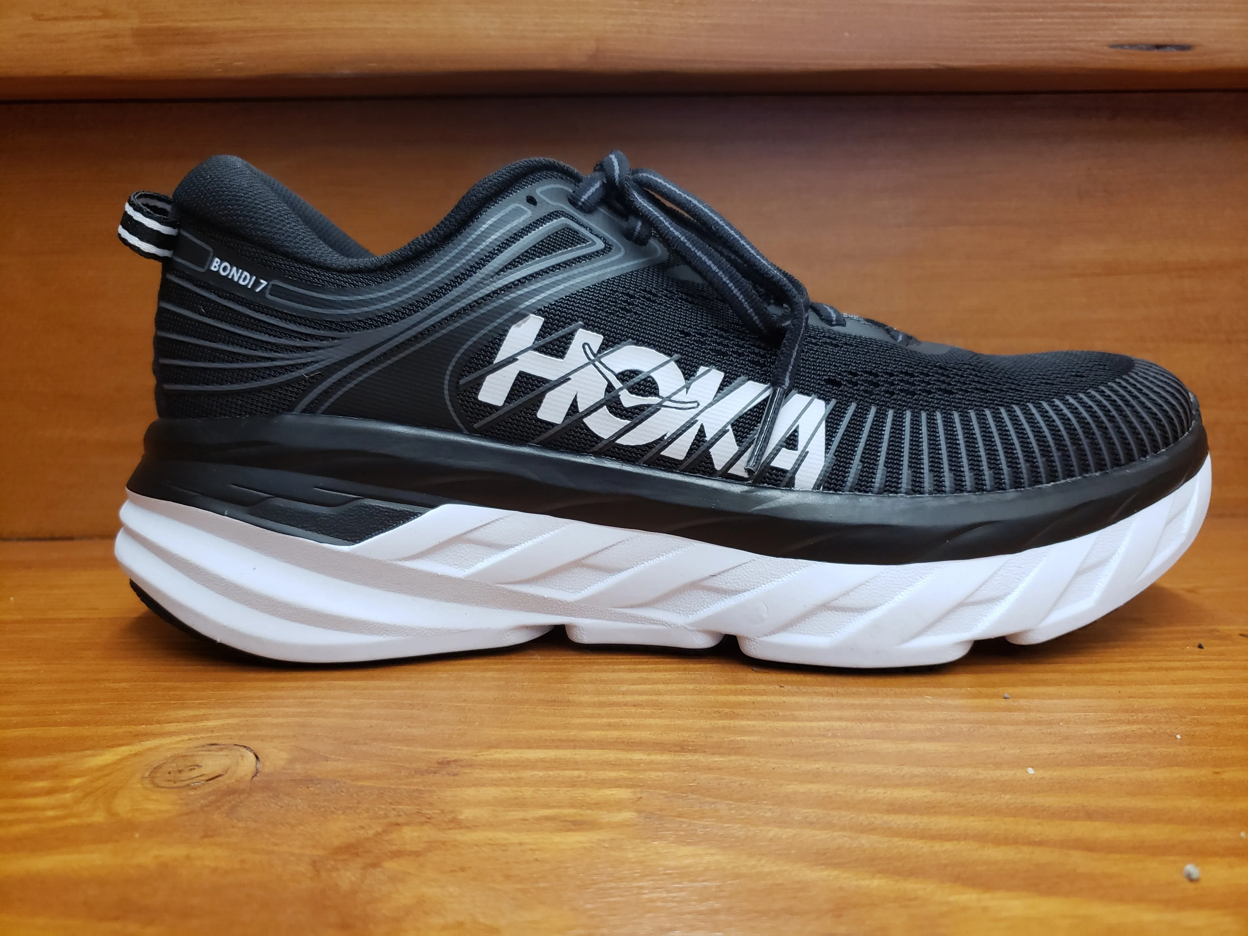 Hoka Bondi 7 black/white 1110519BWHT & 1110531BWHT