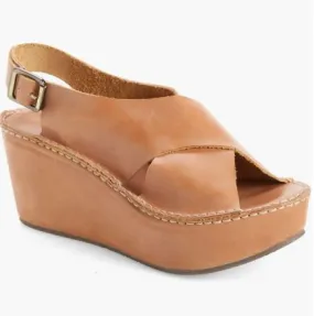 WOMEN'S CHOCOLAT BLU WAYFAIR SANDALS IN CAMEL